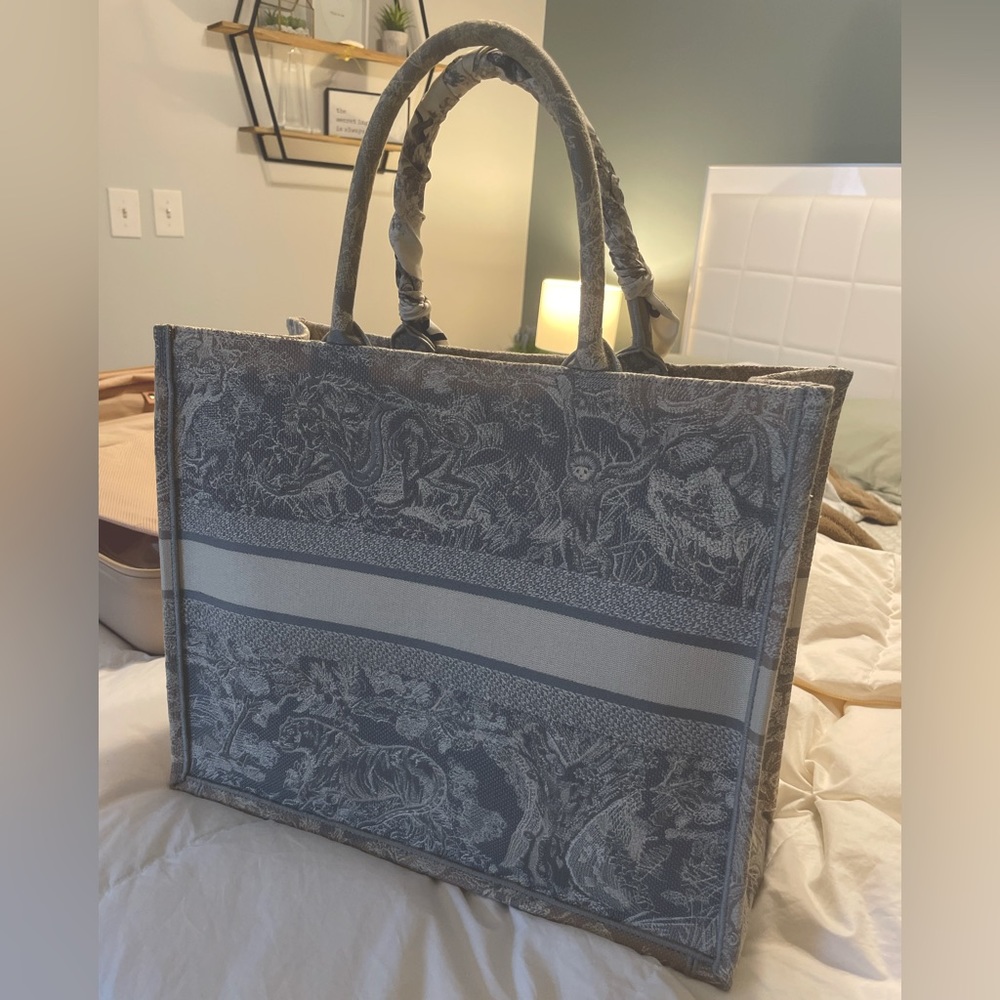Christian Dior Large Book Tote in Reverse Toile de Jouy Embroidery (Grey/White) - Picture 3 of 4
